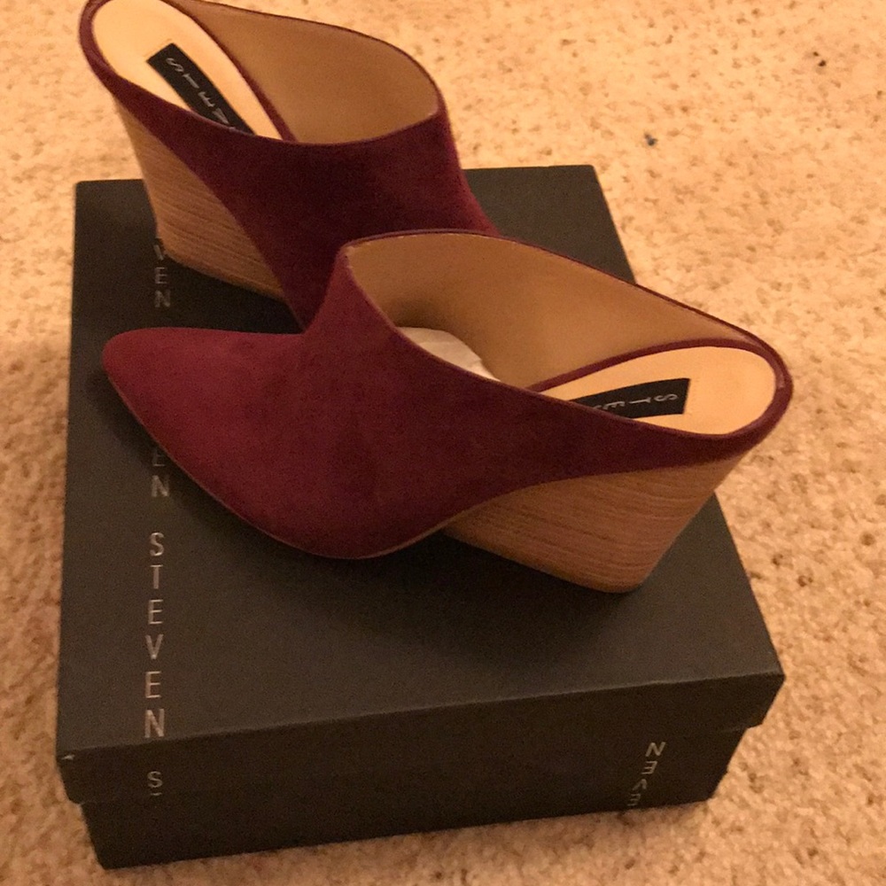 Steve Madden clog heel Burgundy suede